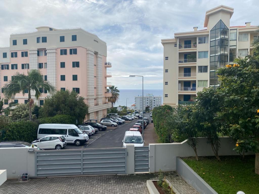 Elephant 2Br Apartment With Terrace, Side Sea View And Pool Access Funchal  Exteriér fotografie